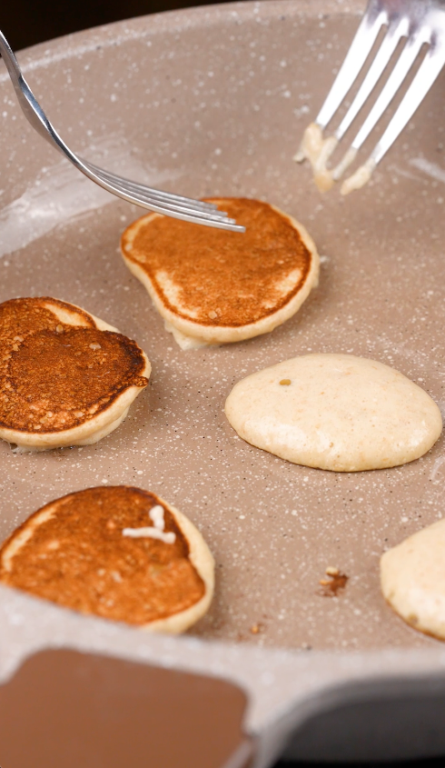 Banana oats mini pancakes